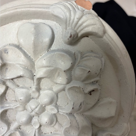 Decorative Plaster Rosette Medallions Wall decor - Picture 3 of 6